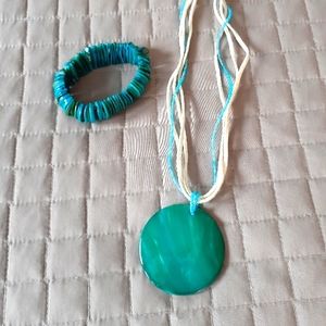 Turquoise colored shell Necklace & bracelet set